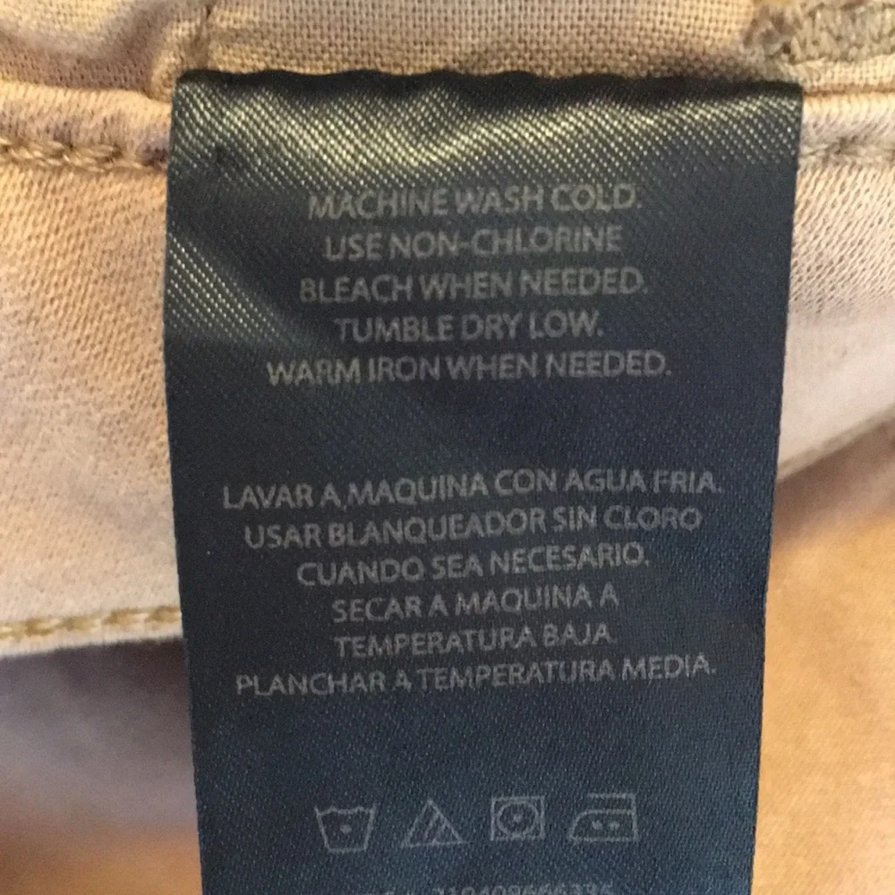 BANANA REPUBLIC | Soft Stretch Chino Shorts - Picture 16 of 16